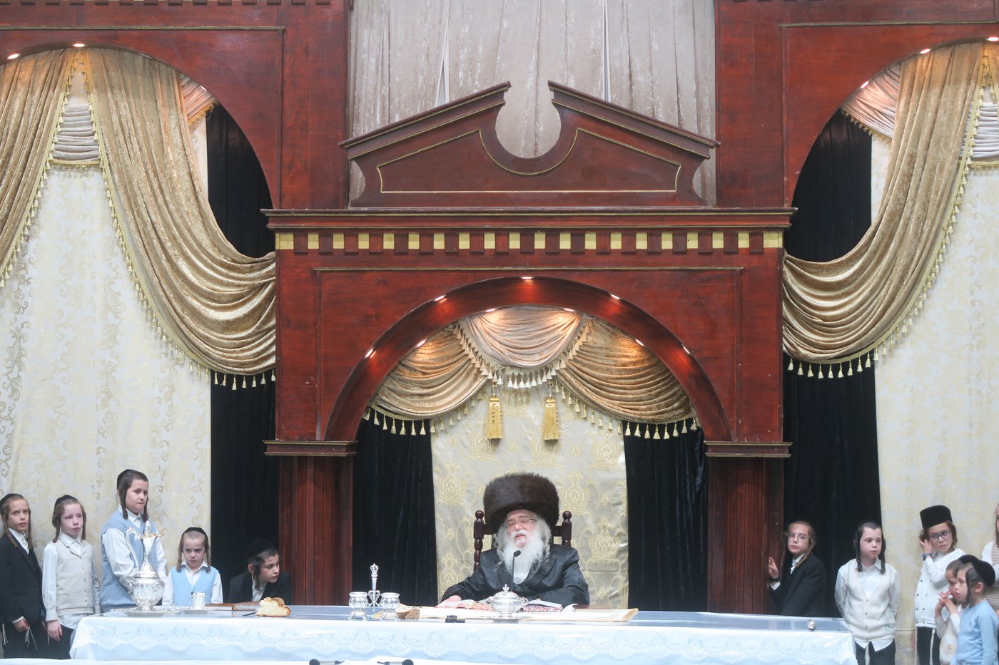 האדמו"ר מדארג שליט"א בטיש חול המועד סוכות