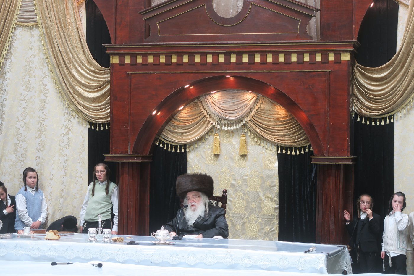 האדמו"ר מדארג שליט"א בטיש חול המועד סוכות