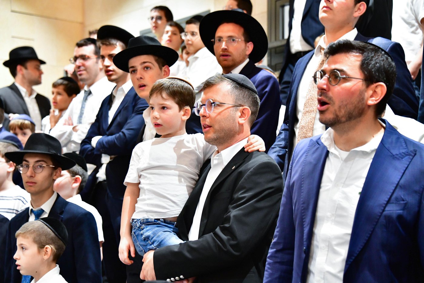 הקבלת פני רבו בישיבת חברון | צילום: שוקי לרר