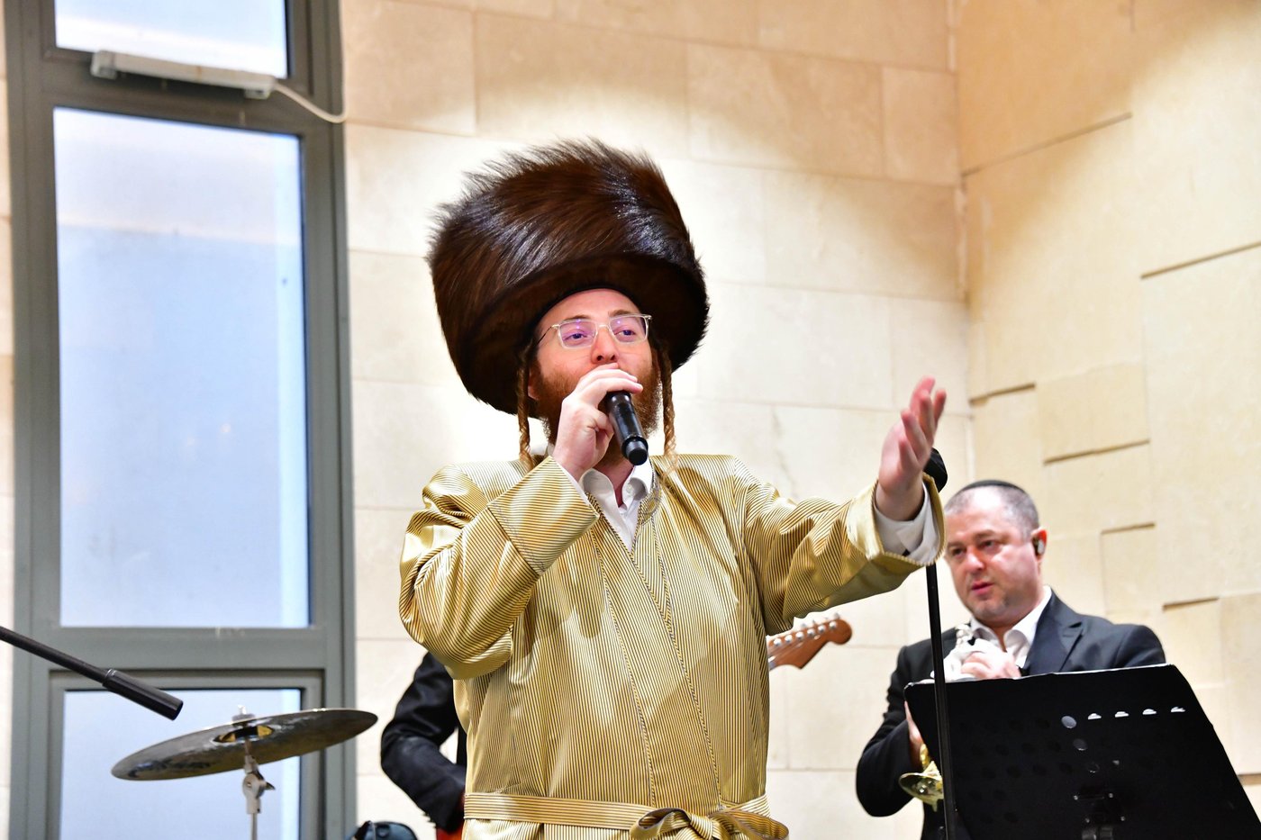 הקבלת פני רבו בישיבת חברון | צילום: שוקי לרר