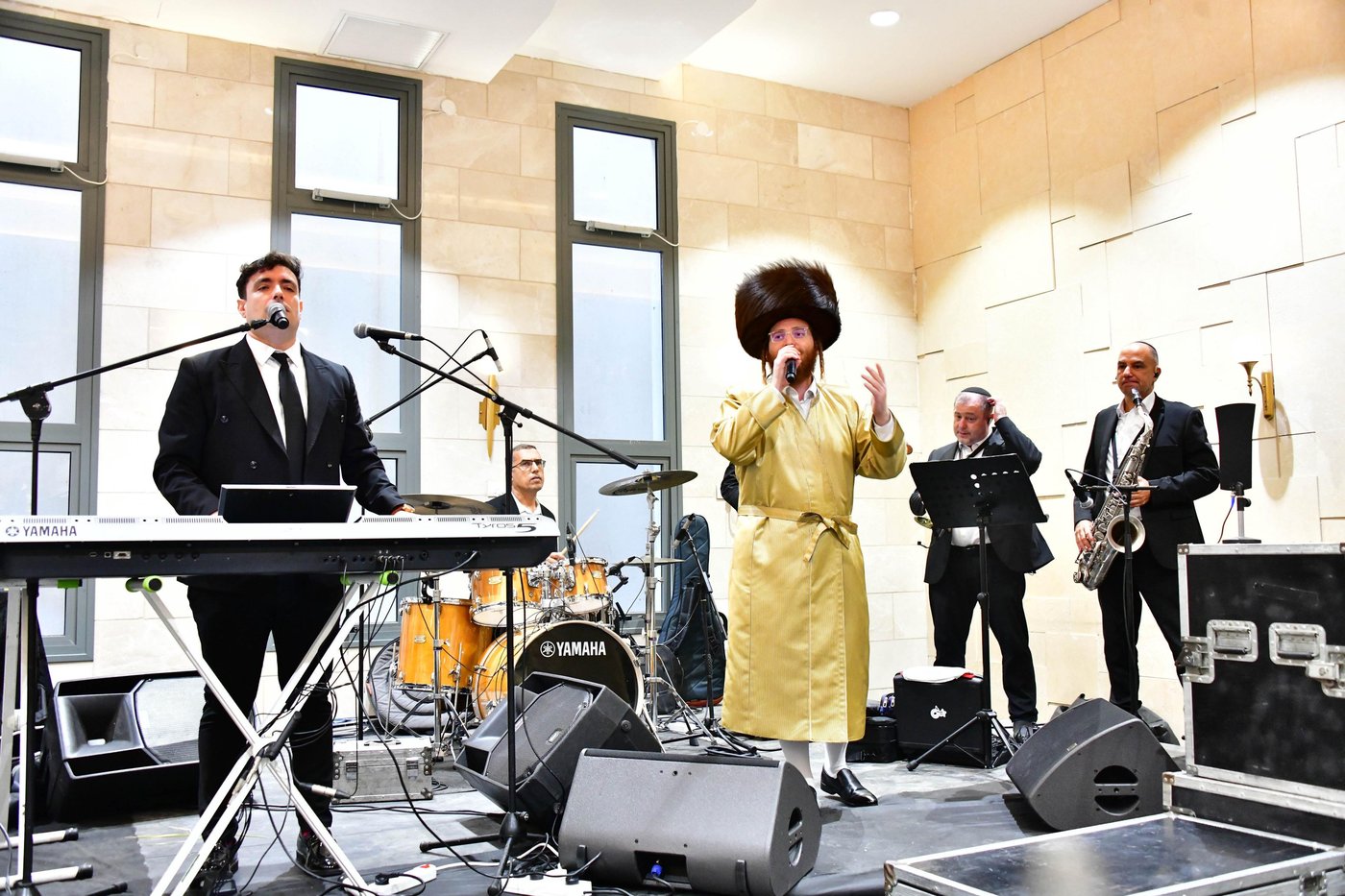 הקבלת פני רבו בישיבת חברון | צילום: שוקי לרר