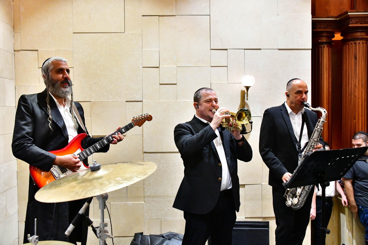 הקבלת פני רבו בישיבת חברון | צילום: שוקי לרר