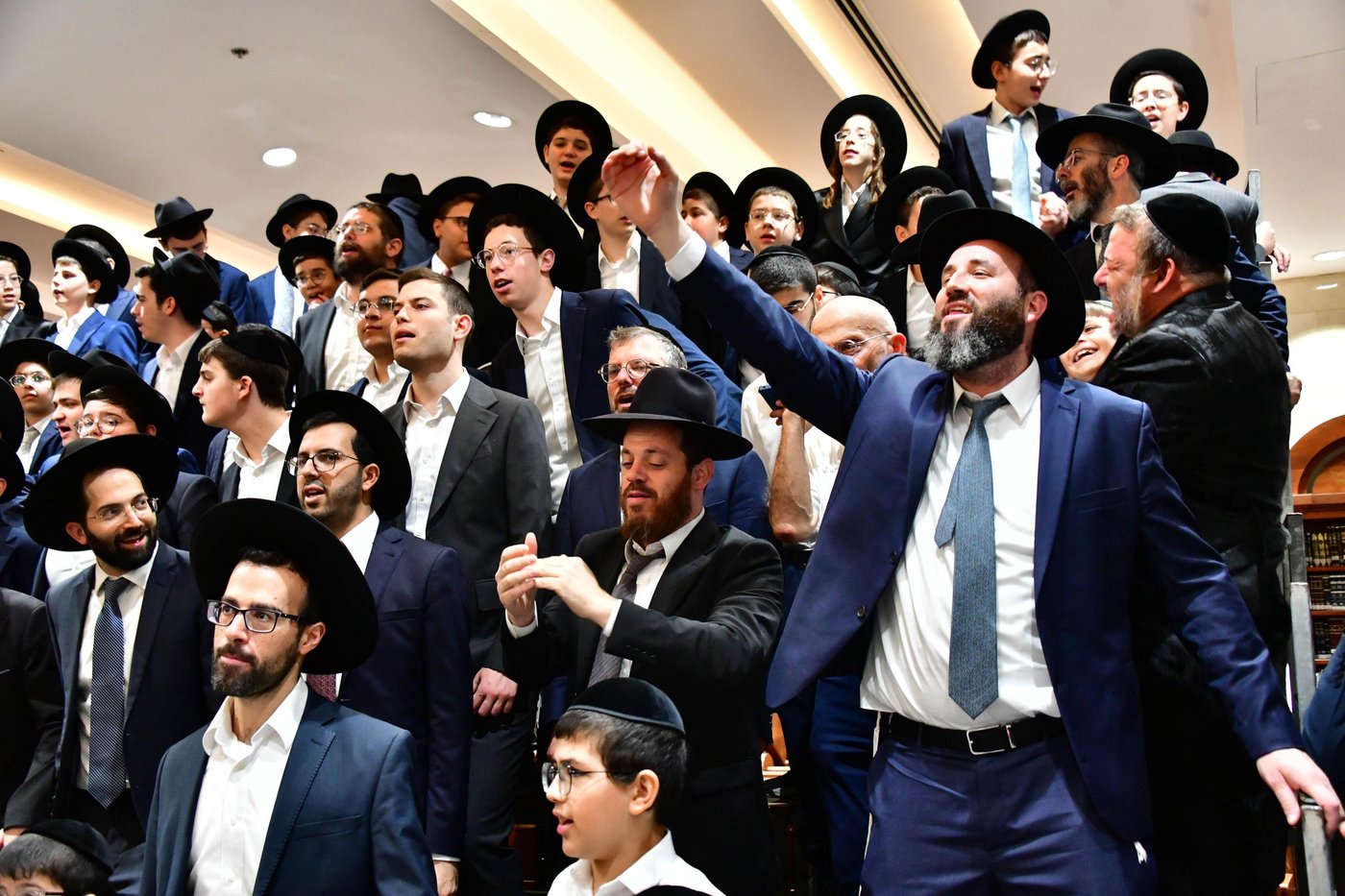 הקבלת פני רבו בישיבת חברון | צילום: שוקי לרר