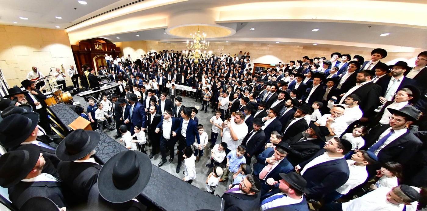 הקבלת פני רבו בישיבת חברון | צילום: שוקי לרר