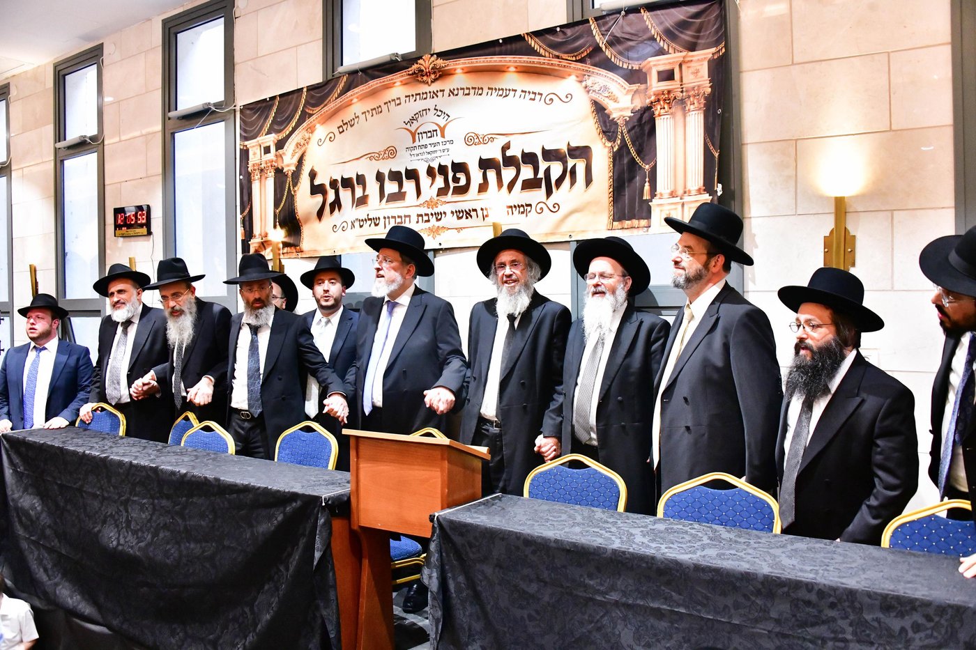 הקבלת פני רבו בישיבת חברון | צילום: שוקי לרר
