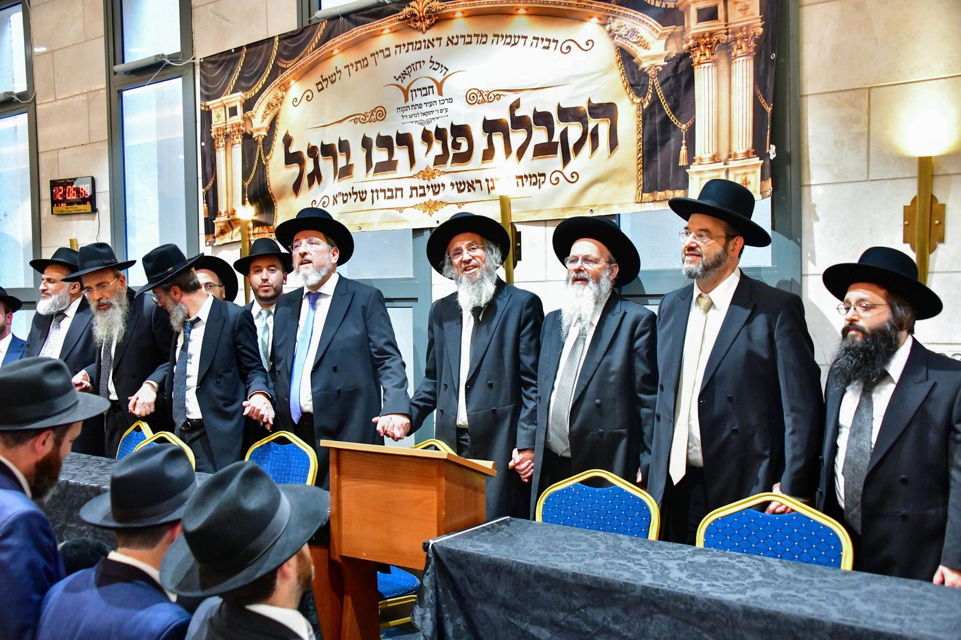 הקבלת פני רבו בישיבת חברון | צילום: שוקי לרר