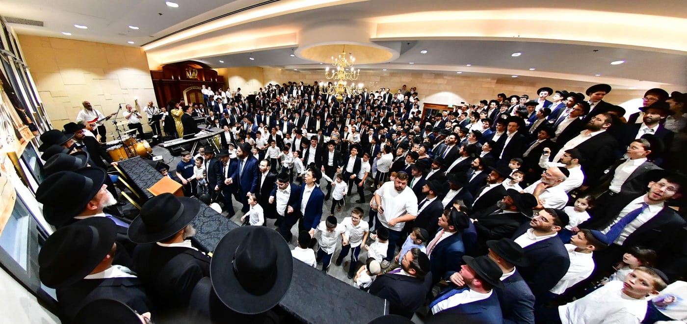 הקבלת פני רבו בישיבת חברון | צילום: שוקי לרר