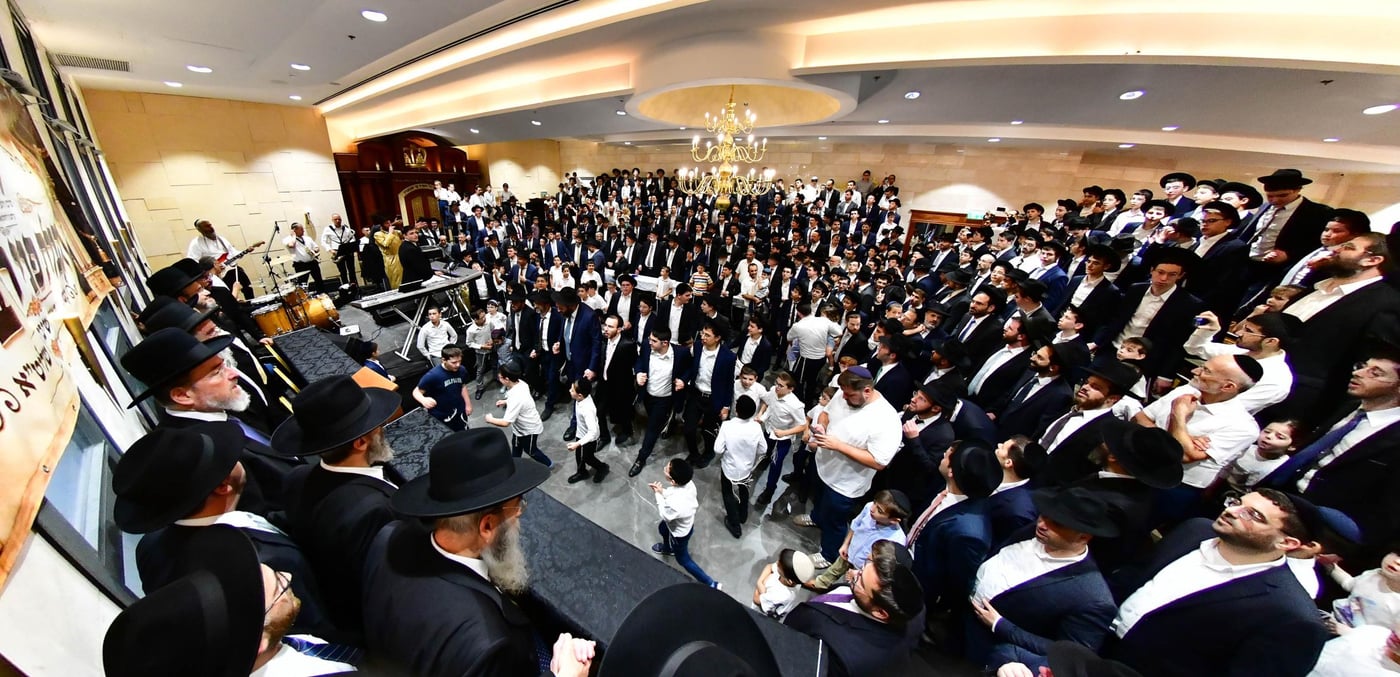 הקבלת פני רבו בישיבת חברון | צילום: שוקי לרר