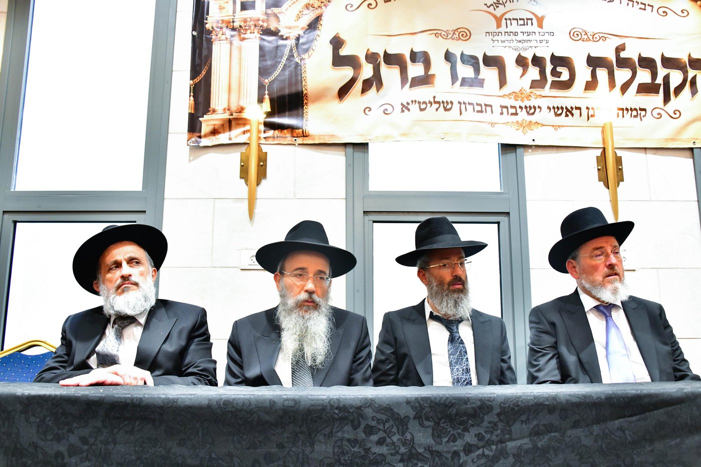 הקבלת פני רבו בישיבת חברון | צילום: שוקי לרר