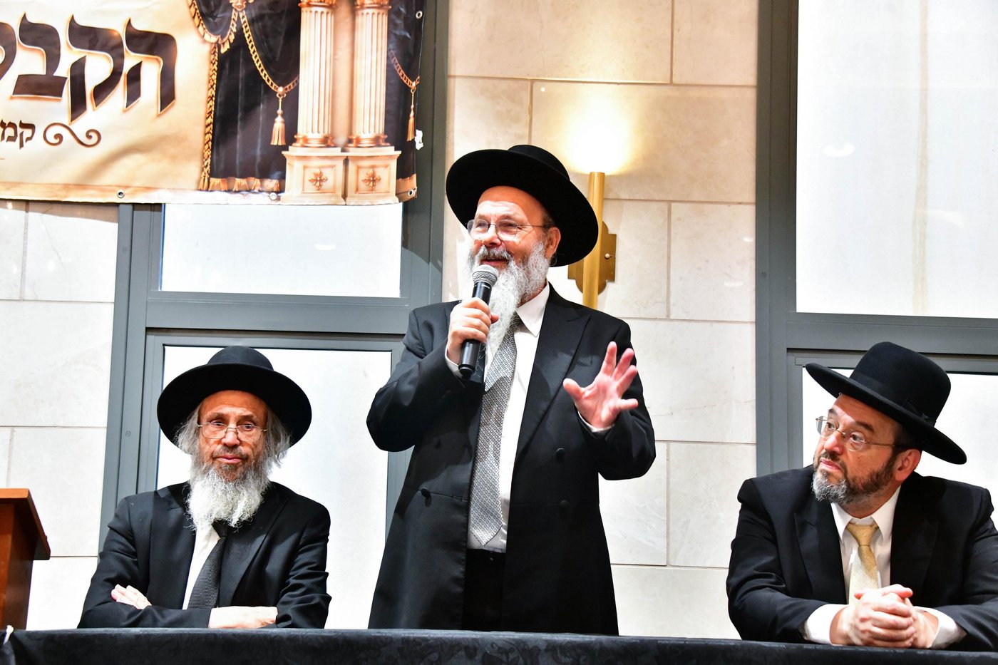 הקבלת פני רבו בישיבת חברון | צילום: שוקי לרר