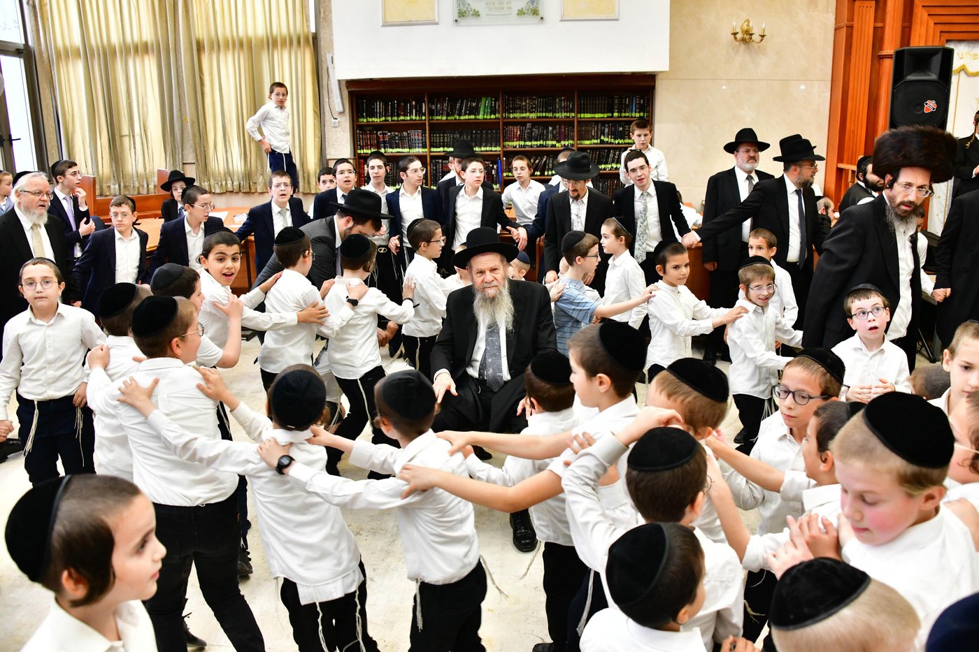 הגרמ"ש אדלשטיין שליט"א בשמחת בית השואבה | צילום: שוקי לרר
