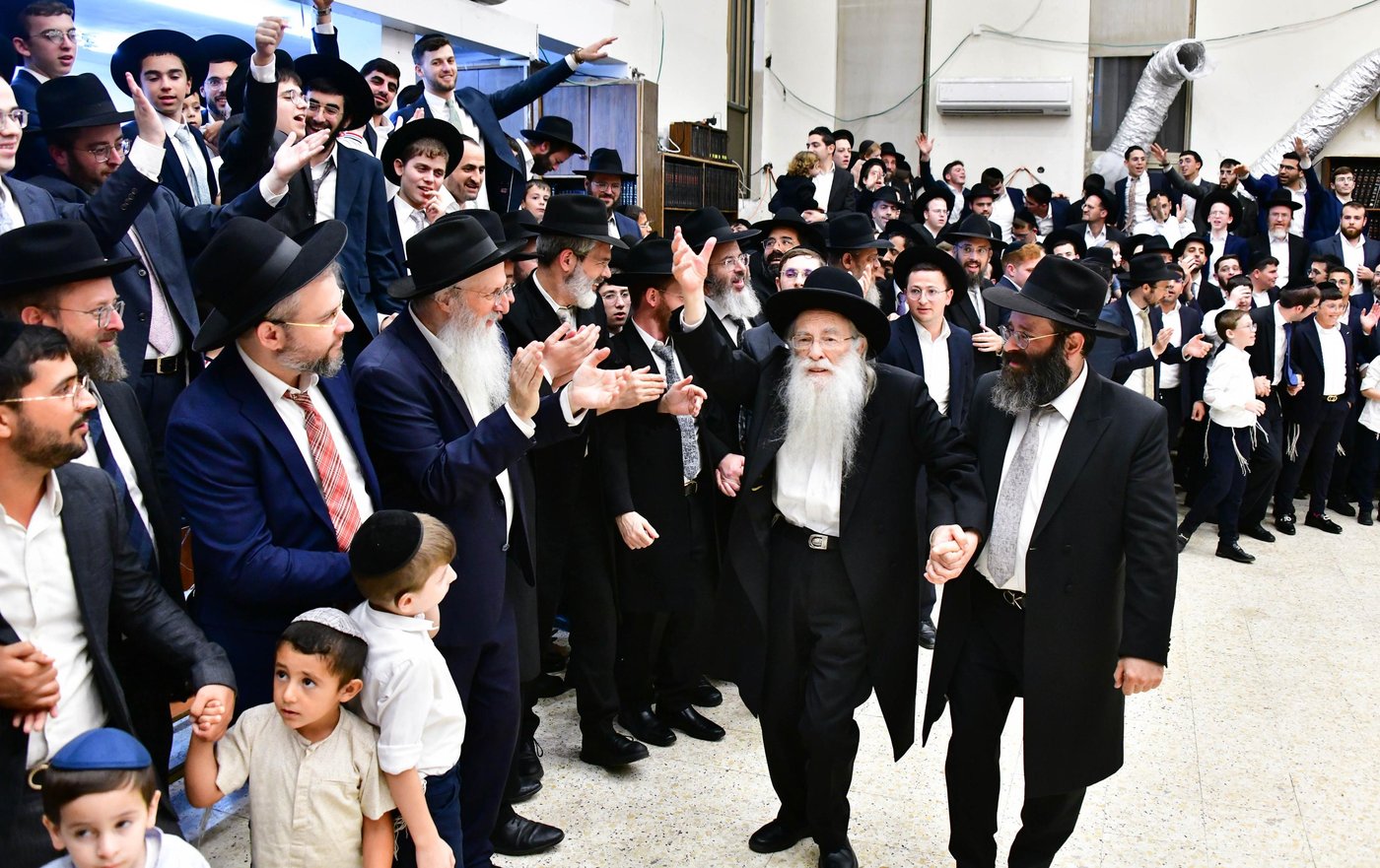 הגאון רבי צבי רוטברג שליט"א בשמחת בית השואבה | צילום: שוקי לרר