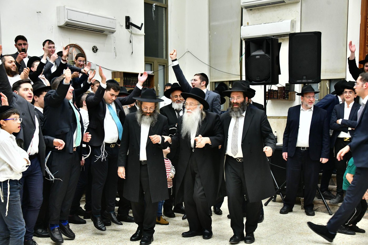 הגאון רבי צבי רוטברג שליט"א בשמחת בית השואבה | צילום: שוקי לרר