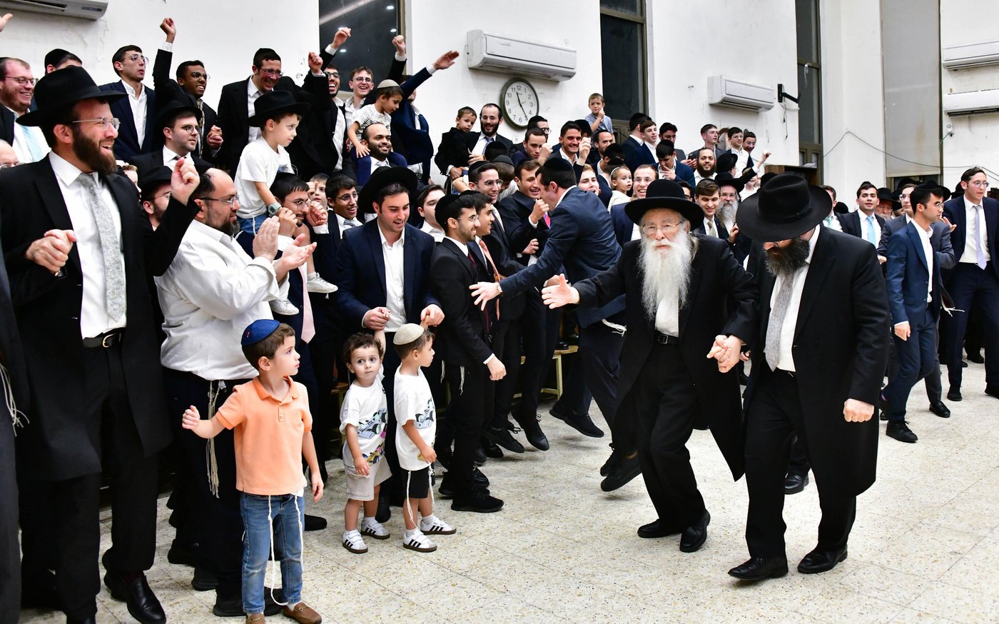 הגאון רבי צבי רוטברג שליט"א בשמחת בית השואבה | צילום: שוקי לרר