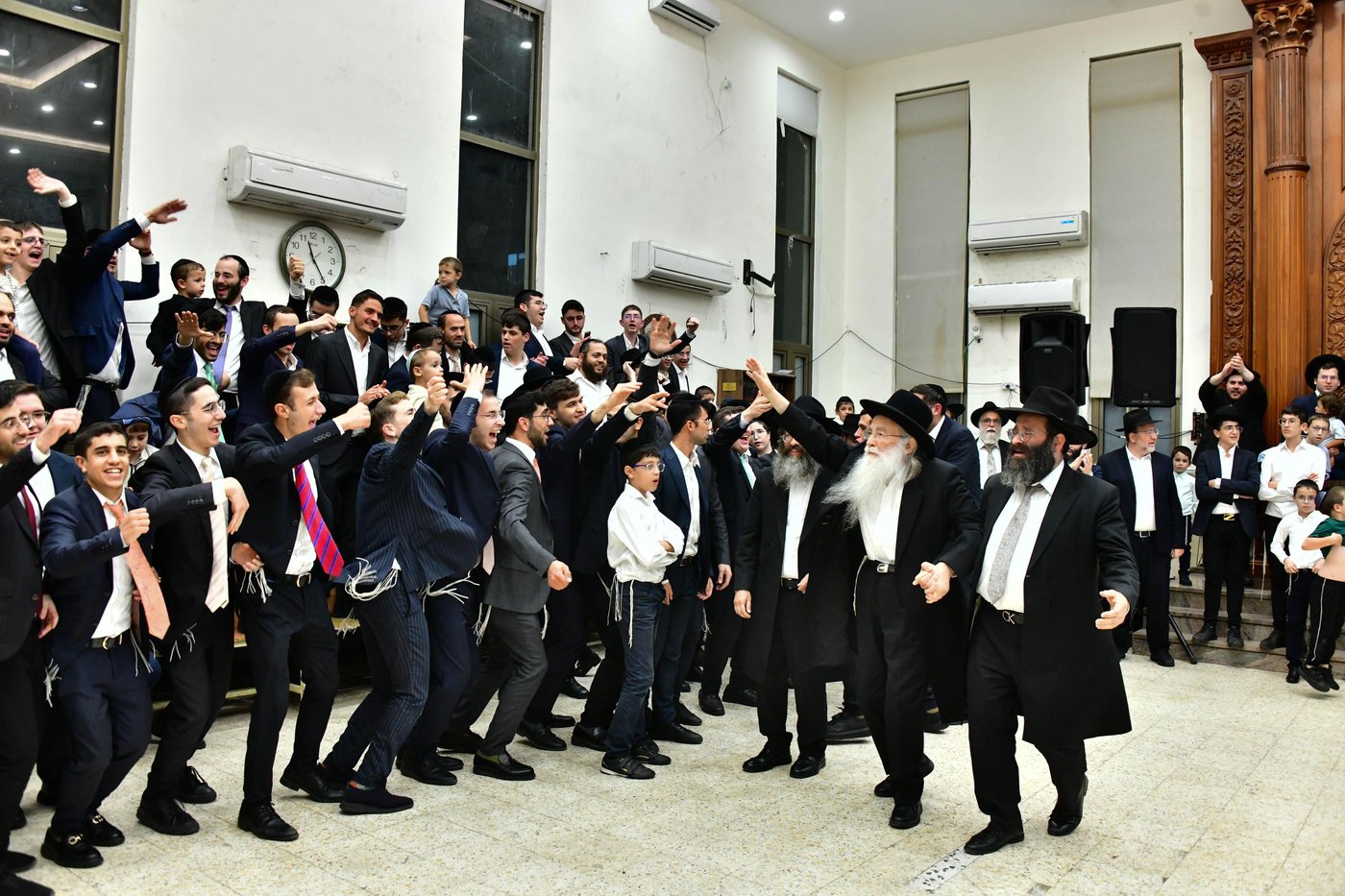 הגאון רבי צבי רוטברג שליט"א בשמחת בית השואבה | צילום: שוקי לרר