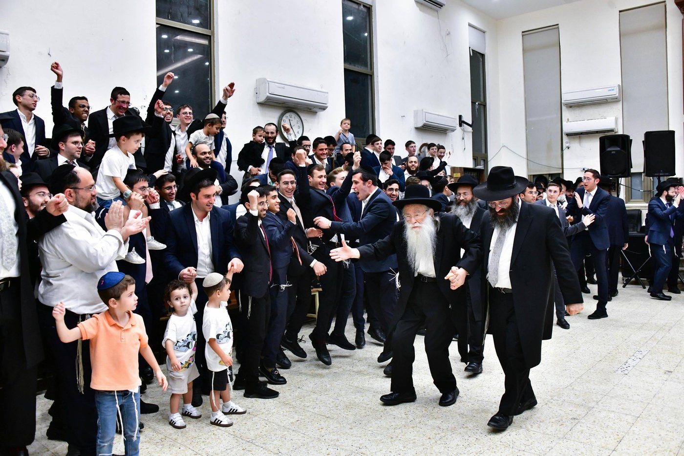 הגאון רבי צבי רוטברג שליט"א בשמחת בית השואבה | צילום: שוקי לרר