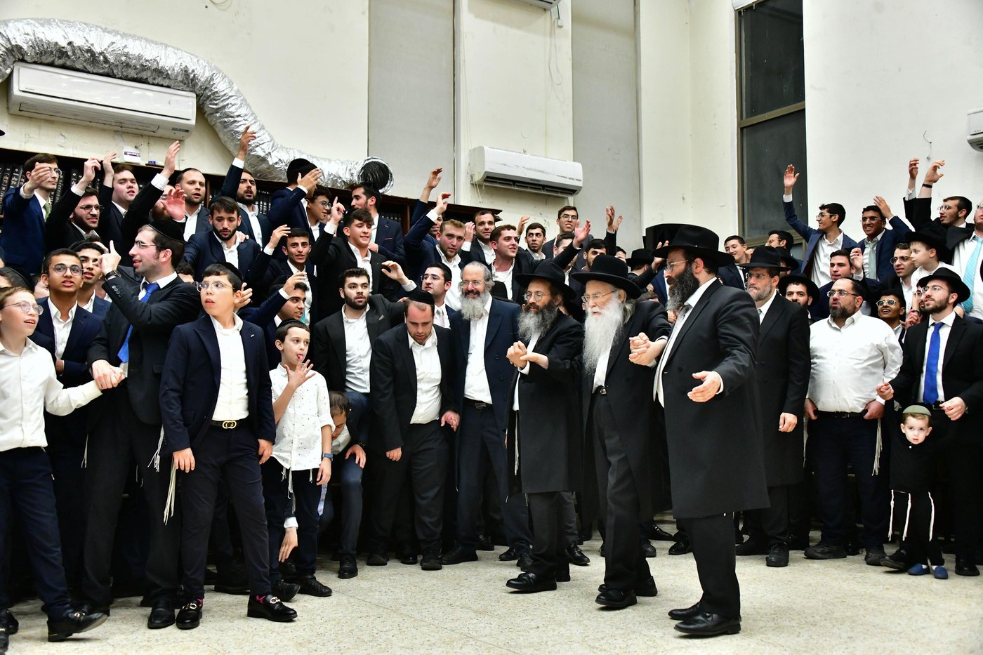 הגאון רבי צבי רוטברג שליט"א בשמחת בית השואבה | צילום: שוקי לרר