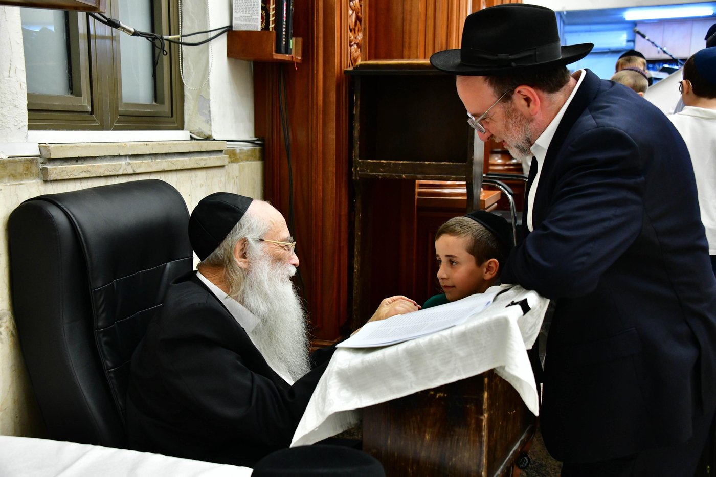 הגאון רבי צבי רוטברג שליט"א בשמחת בית השואבה | צילום: שוקי לרר