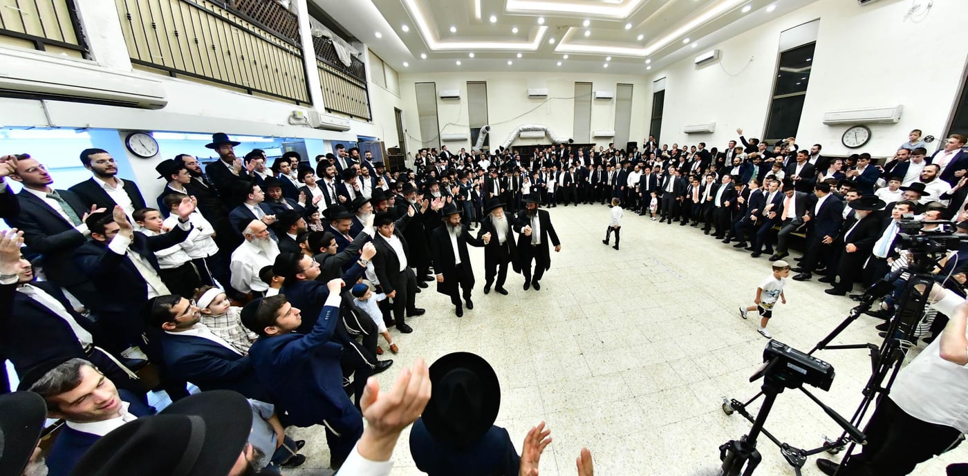 הגאון רבי צבי רוטברג שליט"א בשמחת בית השואבה | צילום: שוקי לרר