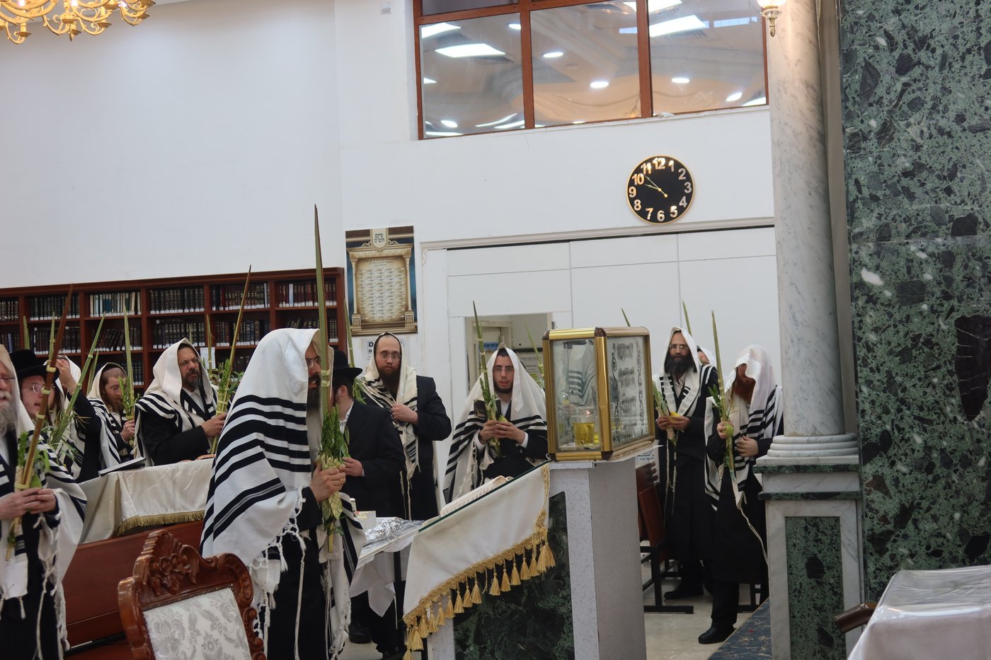 סוכות בחצר זוועהיל | צילום: שימי פ.