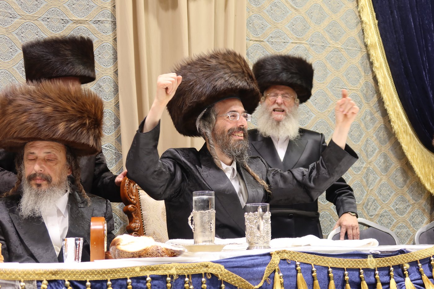 סוכות בחצר זוועהיל | צילום: שימי פ.