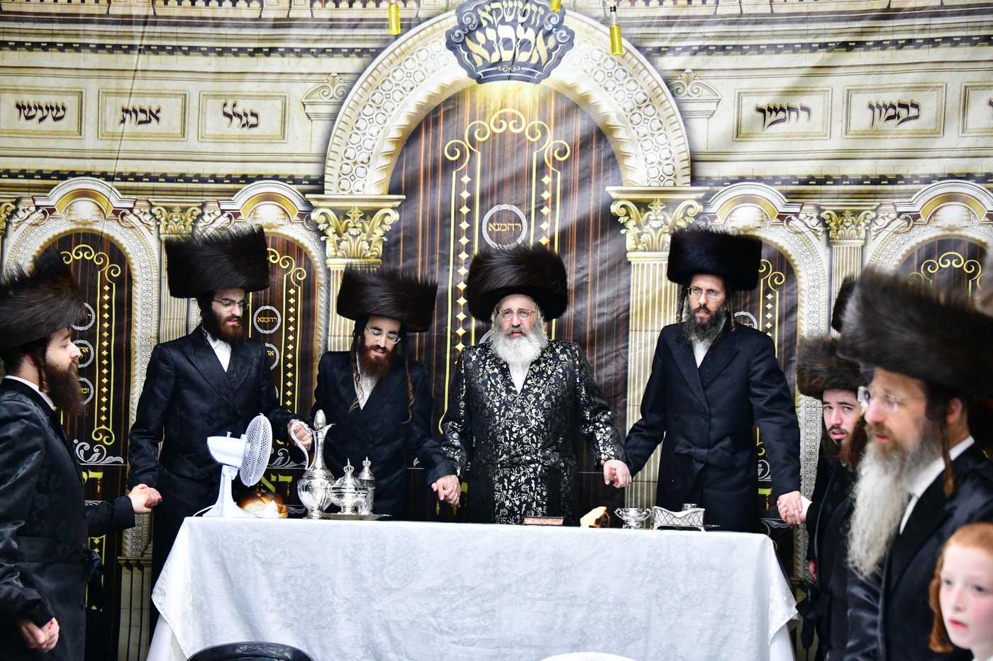 האדמו"ר מזוטשקא אמסנא שליט"א בשמחת בית השואבה | צילום: שוקי לרר