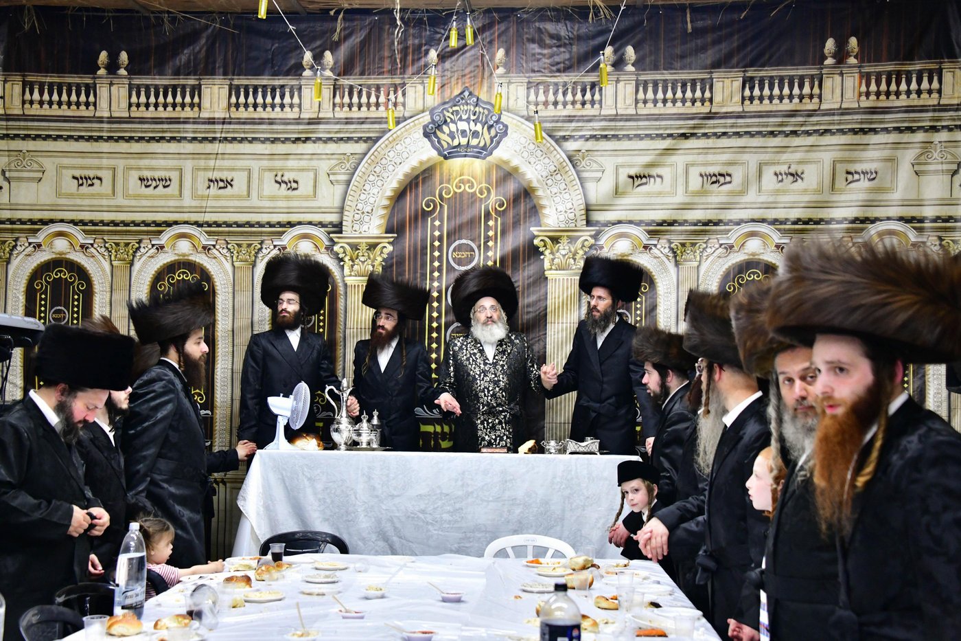 האדמו"ר מזוטשקא אמסנא שליט"א בשמחת בית השואבה | צילום: שוקי לרר