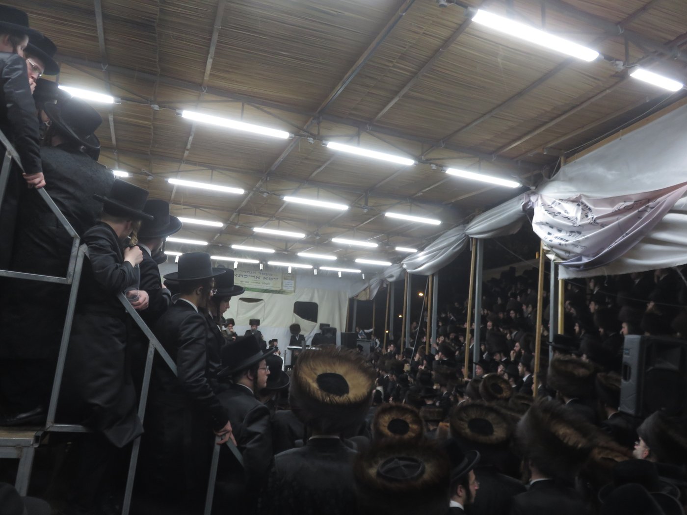 האדמו"ר מרחמסטריווקא שליט"א בטיש חול המועד סוכות