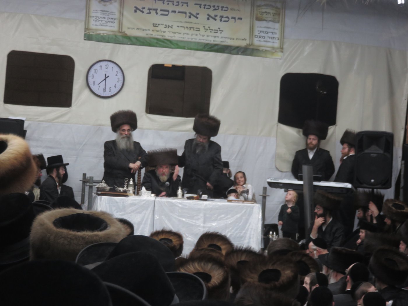 האדמו"ר מרחמסטריווקא שליט"א בטיש חול המועד סוכות
