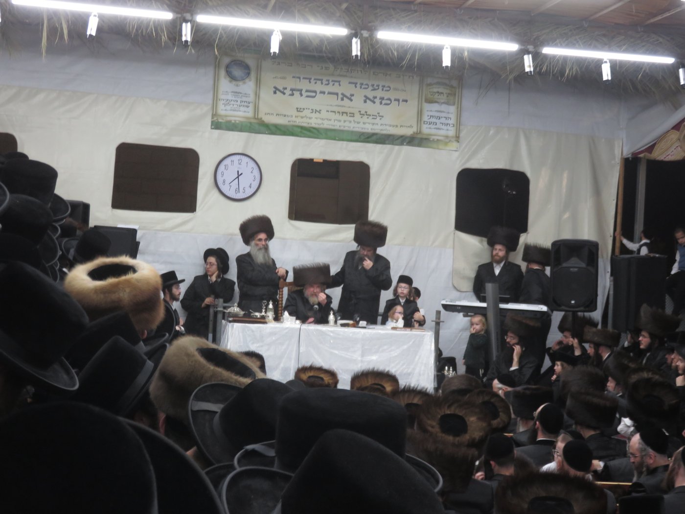 האדמו"ר מרחמסטריווקא שליט"א בטיש חול המועד סוכות