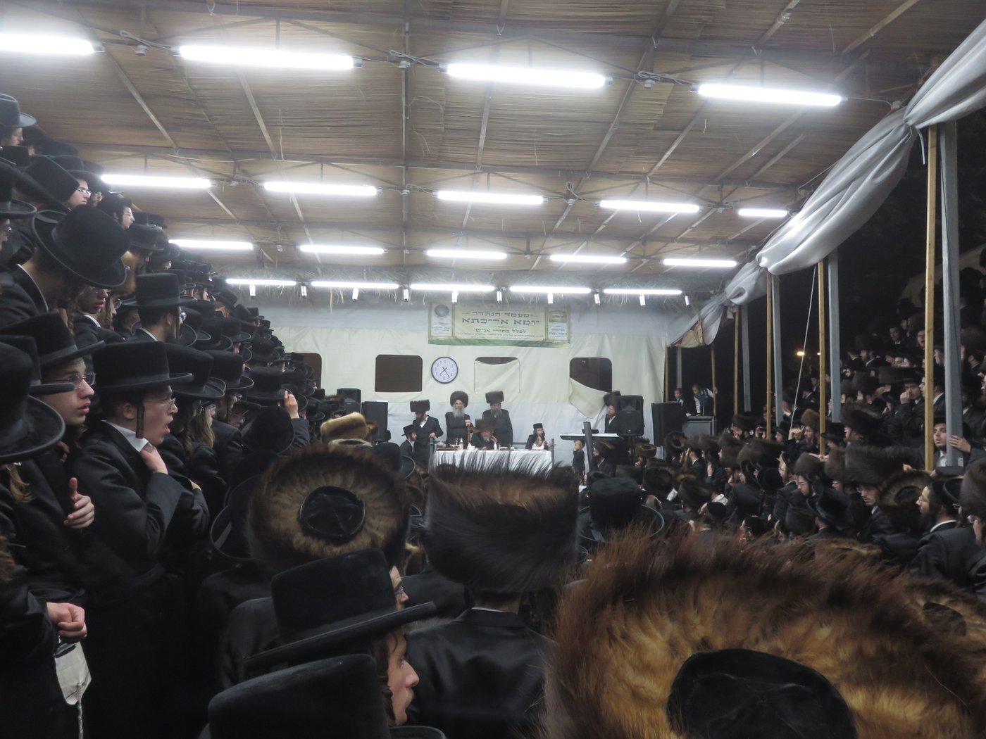האדמו"ר מרחמסטריווקא שליט"א בטיש חול המועד סוכות