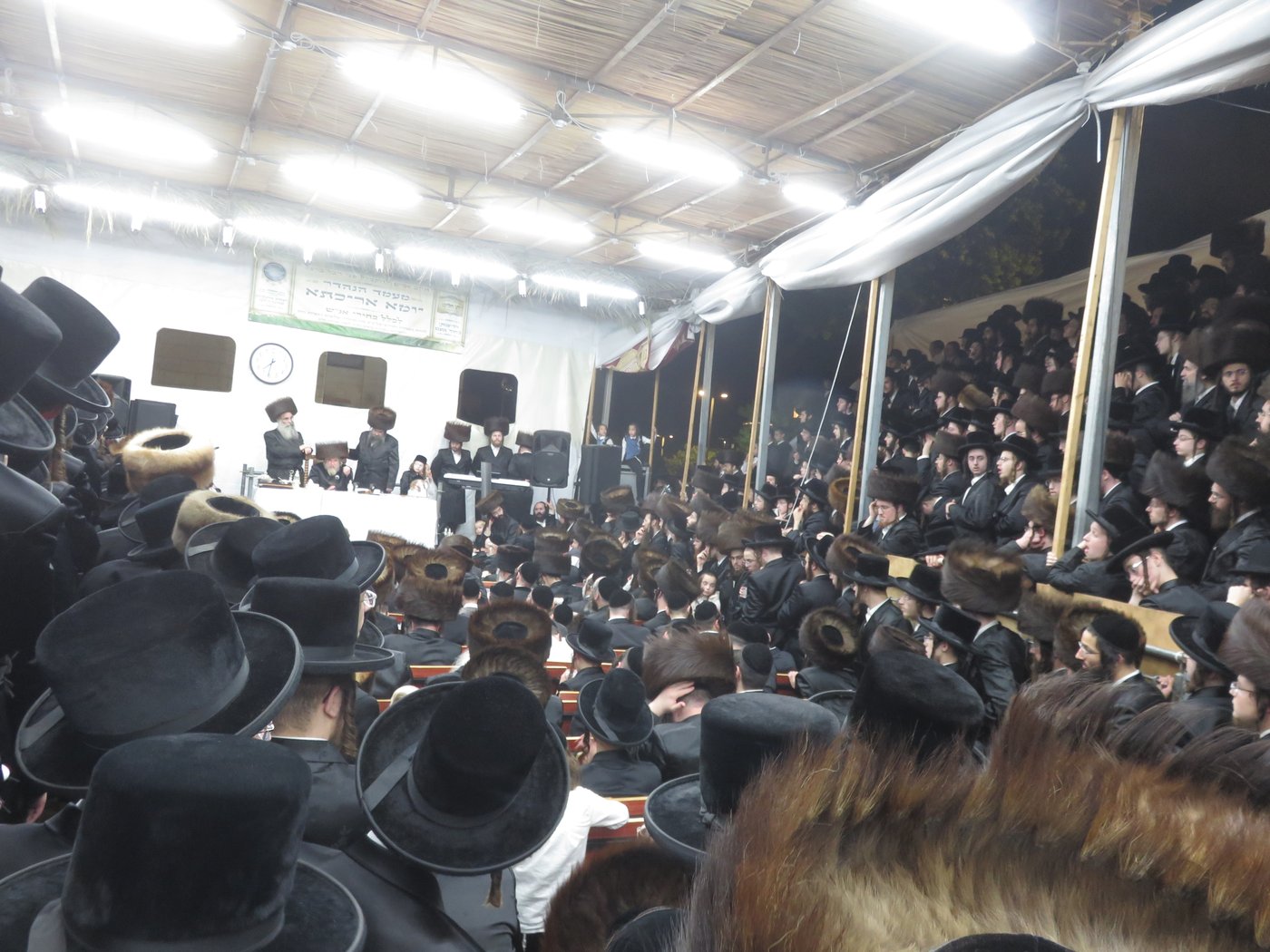 האדמו"ר מרחמסטריווקא שליט"א בטיש חול המועד סוכות