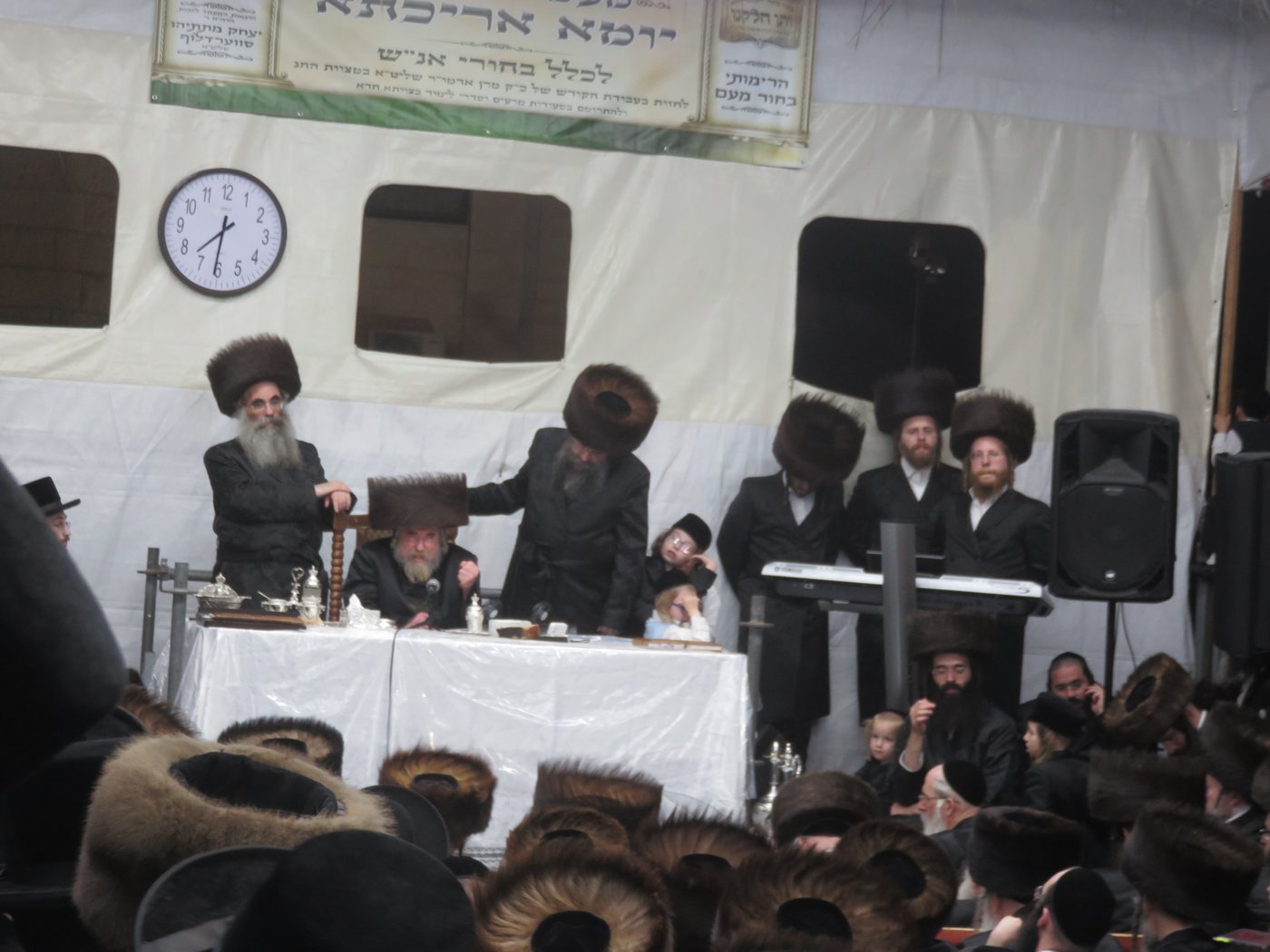 האדמו"ר מרחמסטריווקא שליט"א בטיש חול המועד סוכות