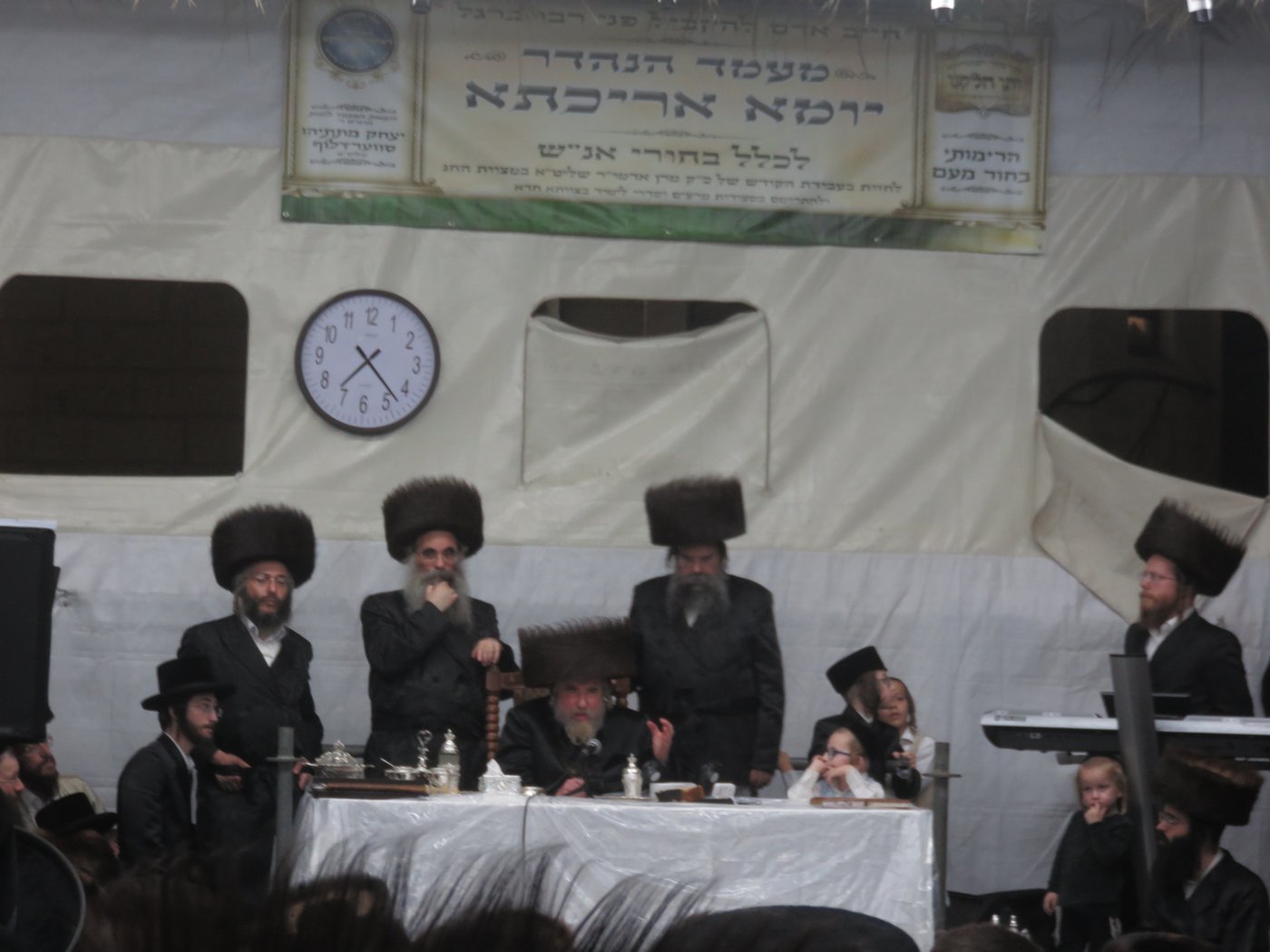 האדמו"ר מרחמסטריווקא שליט"א בטיש חול המועד סוכות