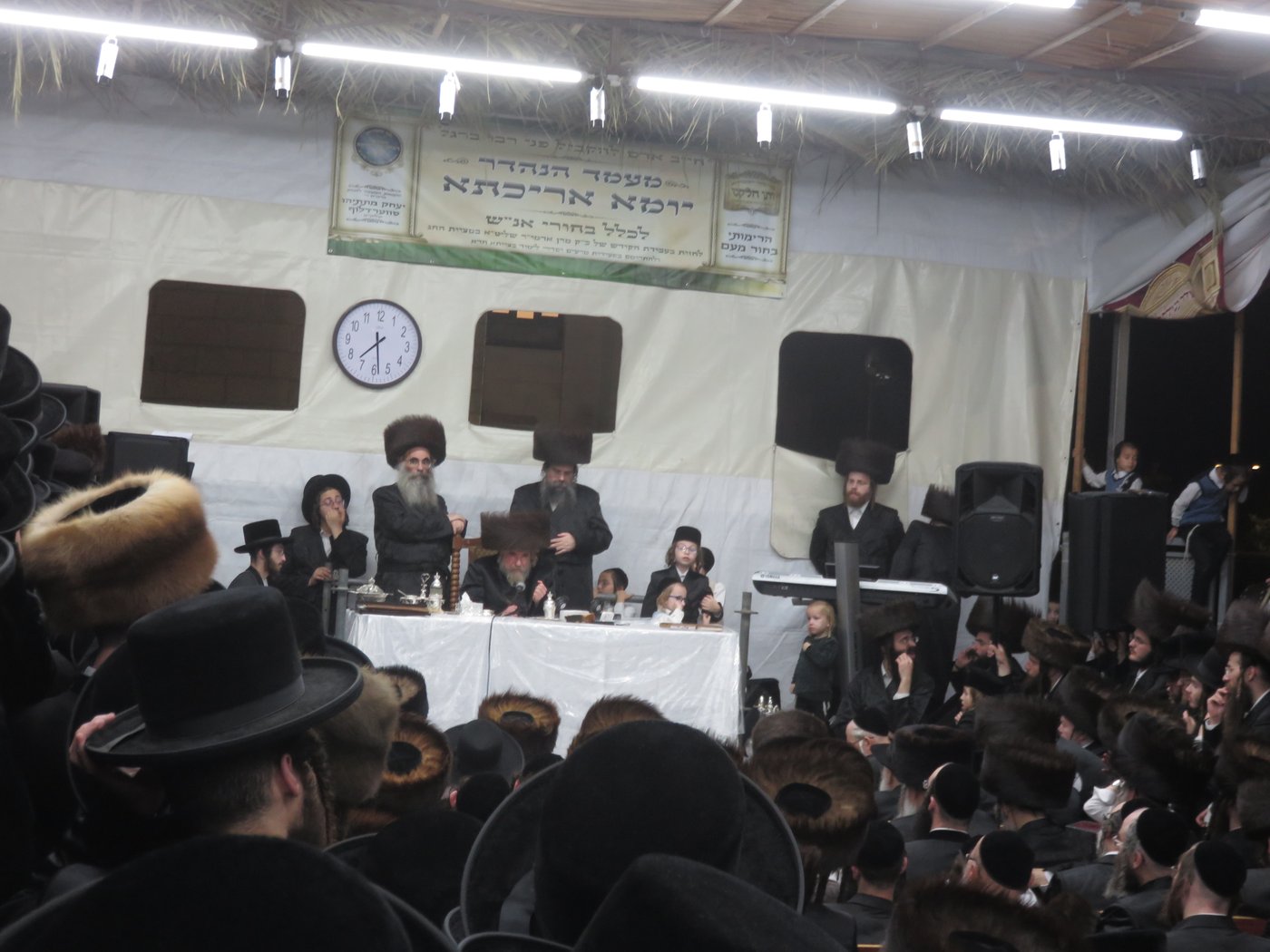 האדמו"ר מרחמסטריווקא שליט"א בטיש חול המועד סוכות