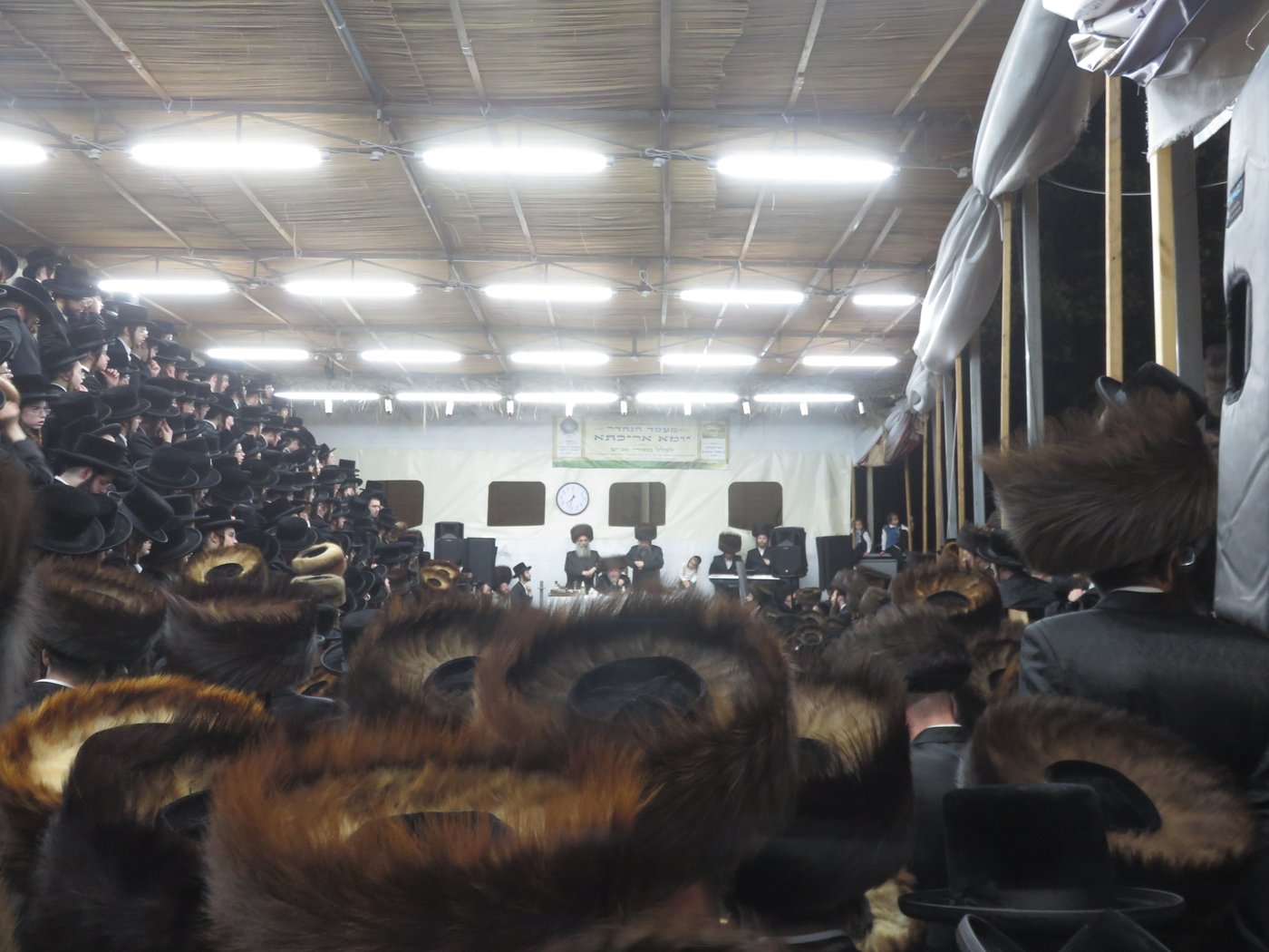 האדמו"ר מרחמסטריווקא שליט"א בטיש חול המועד סוכות