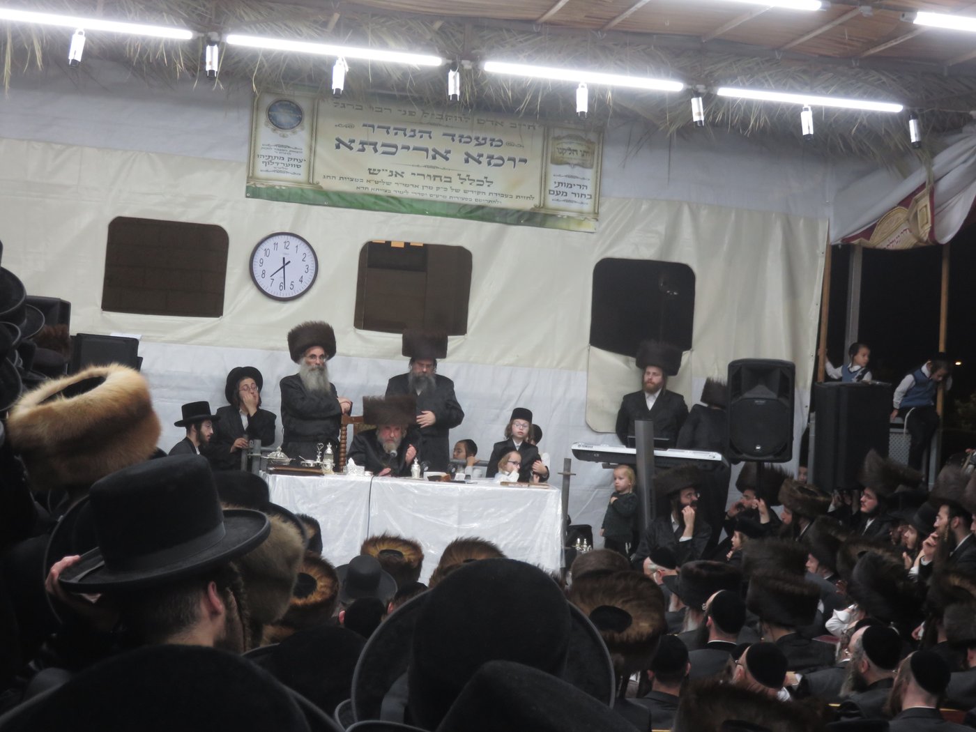 האדמו"ר מרחמסטריווקא שליט"א בטיש חול המועד סוכות