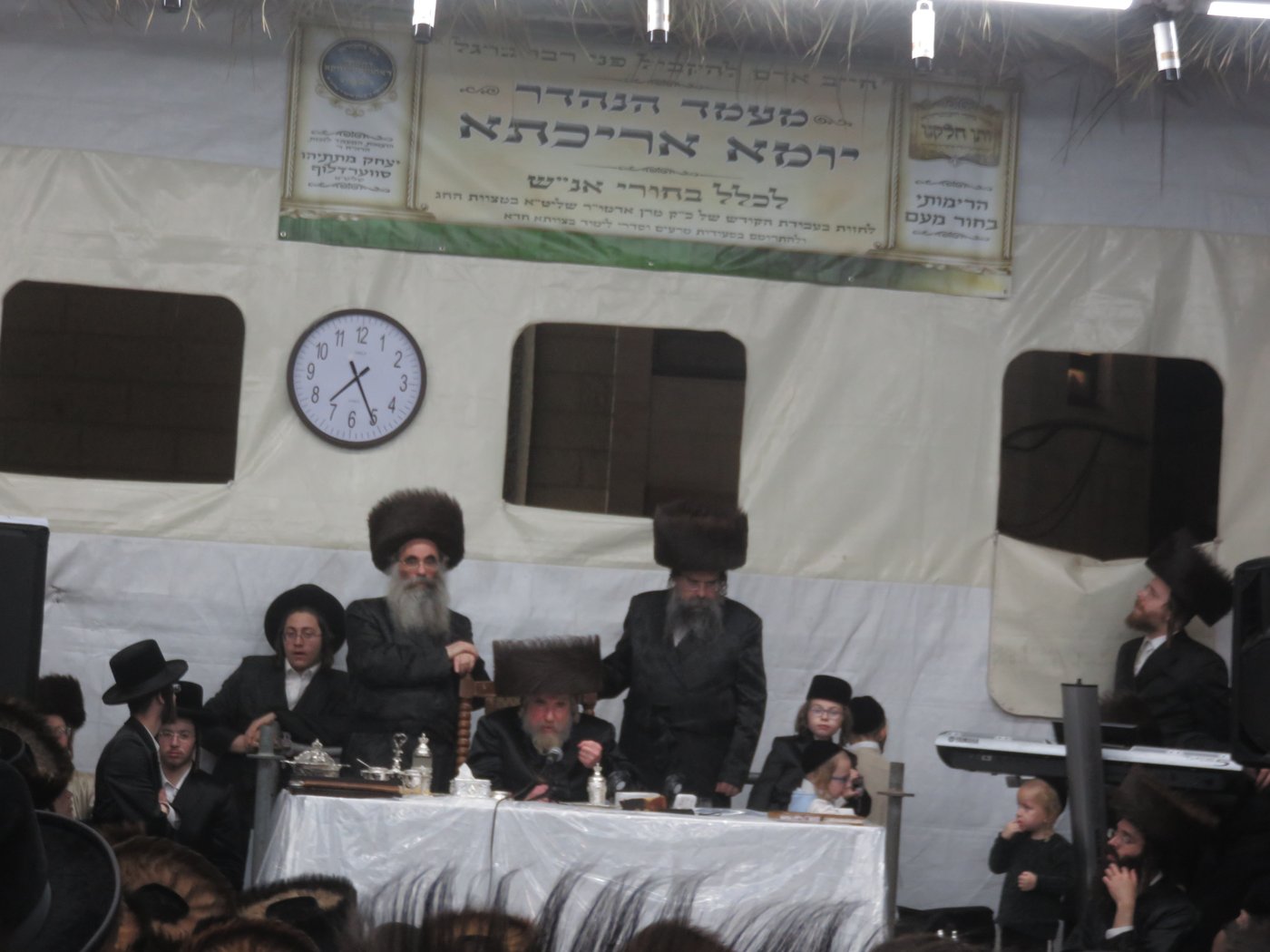 האדמו"ר מרחמסטריווקא שליט"א בטיש חול המועד סוכות