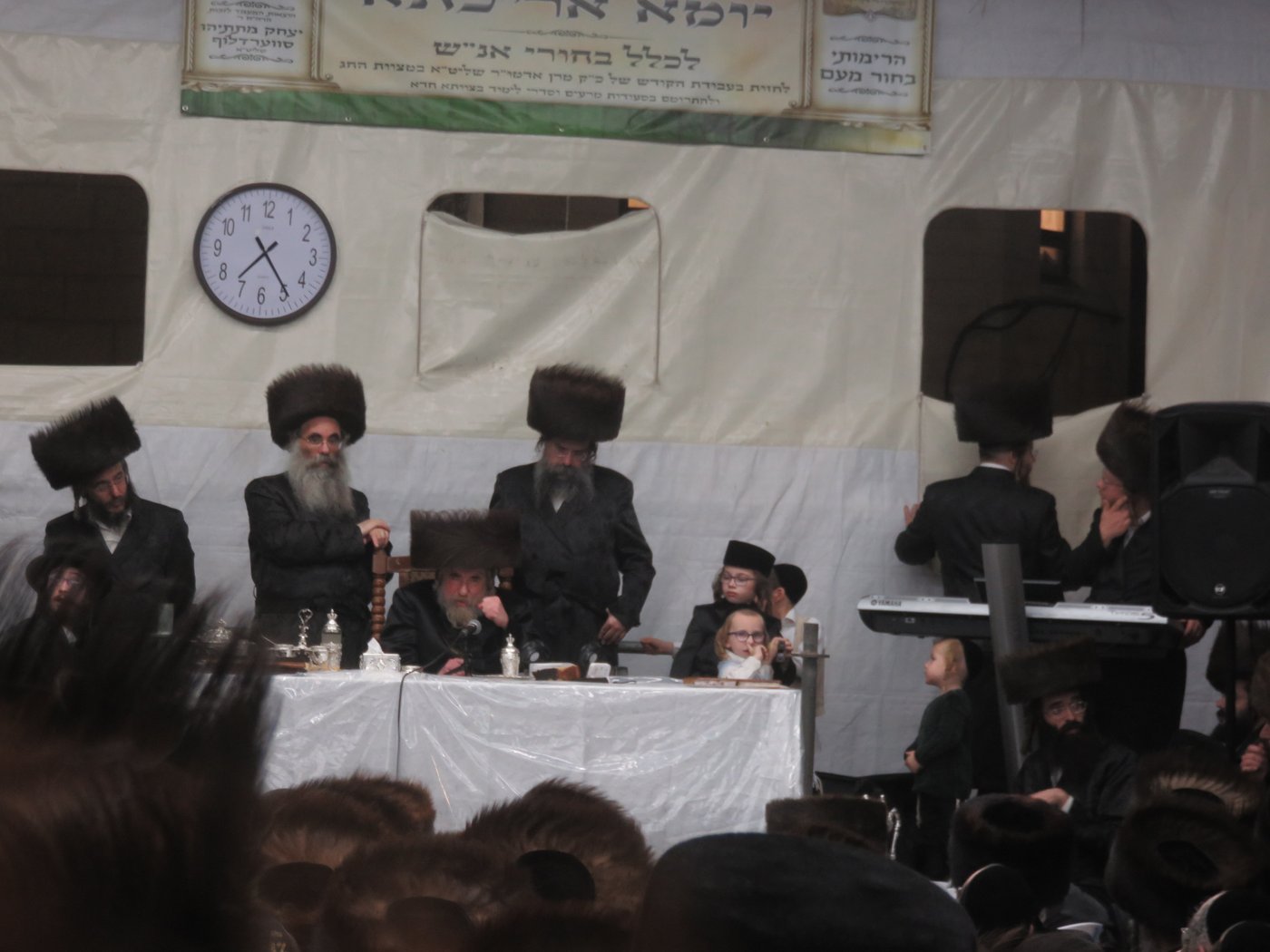 האדמו"ר מרחמסטריווקא שליט"א בטיש חול המועד סוכות