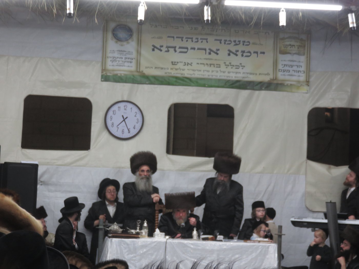 האדמו"ר מרחמסטריווקא שליט"א בטיש חול המועד סוכות