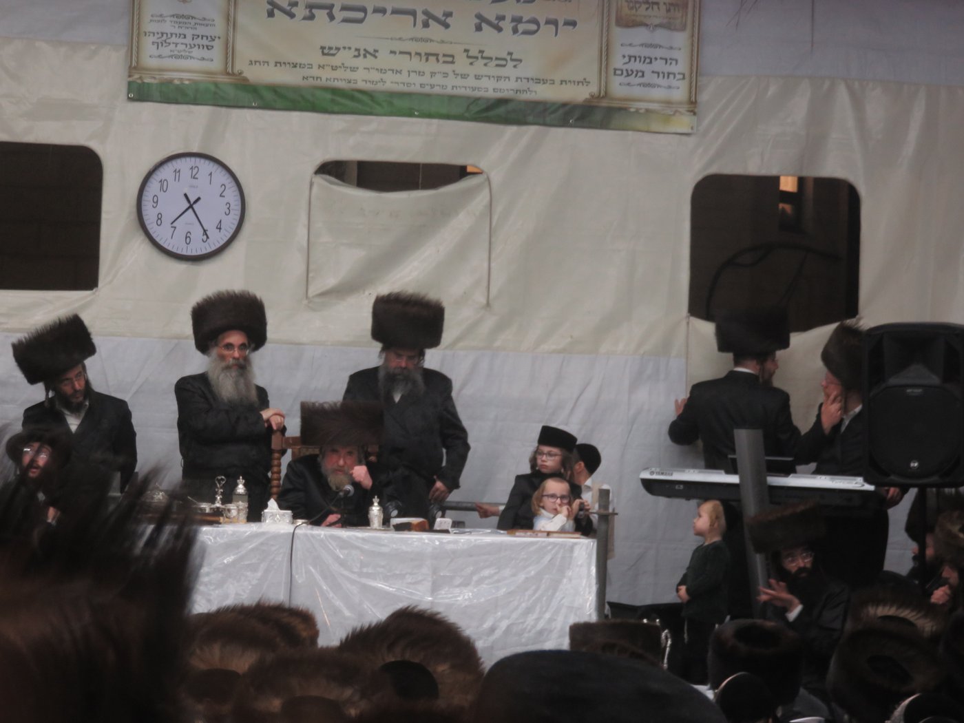 האדמו"ר מרחמסטריווקא שליט"א בטיש חול המועד סוכות