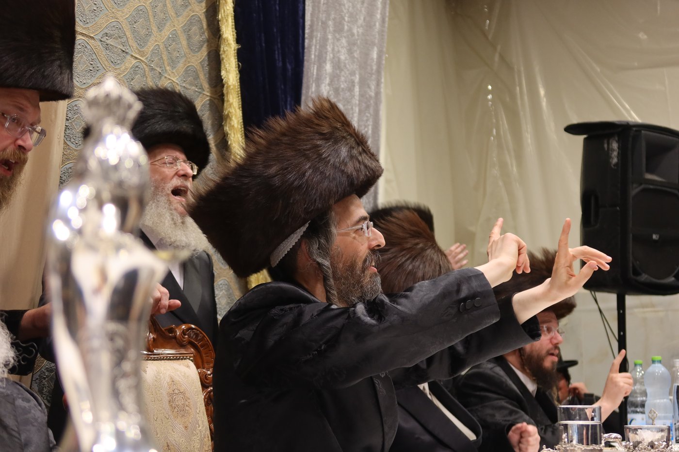 סוכות בחצר זוועהיל | צילום: שימי פ.
