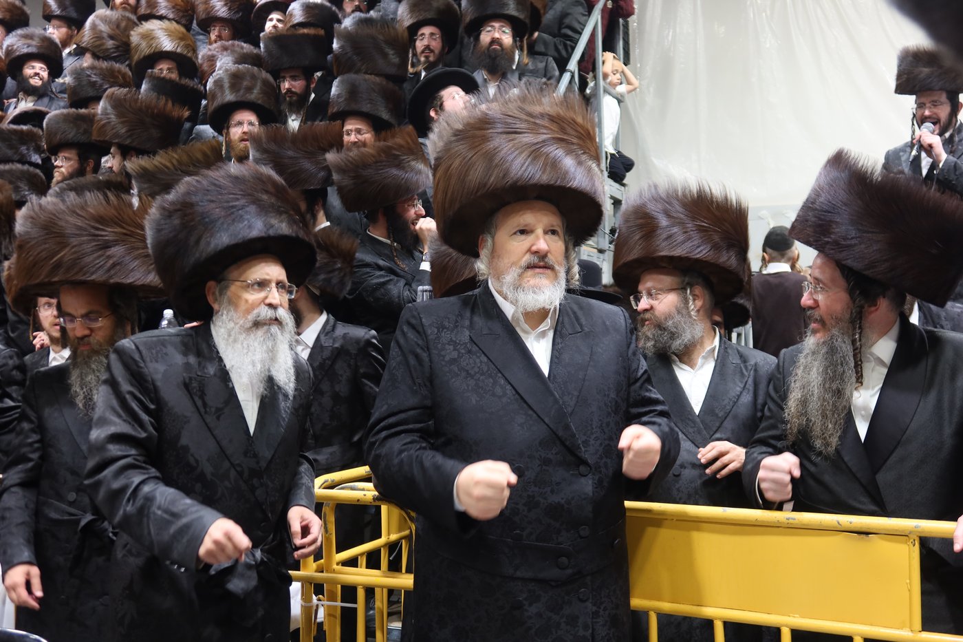סוכות בחצר זוועהיל | צילום: שימי פ.