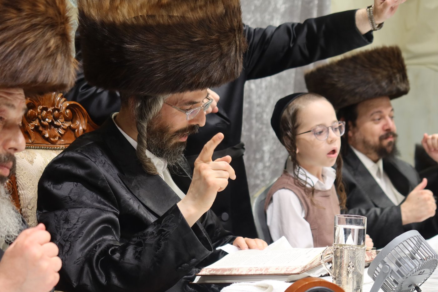 סוכות בחצר זוועהיל | צילום: שימי פ.