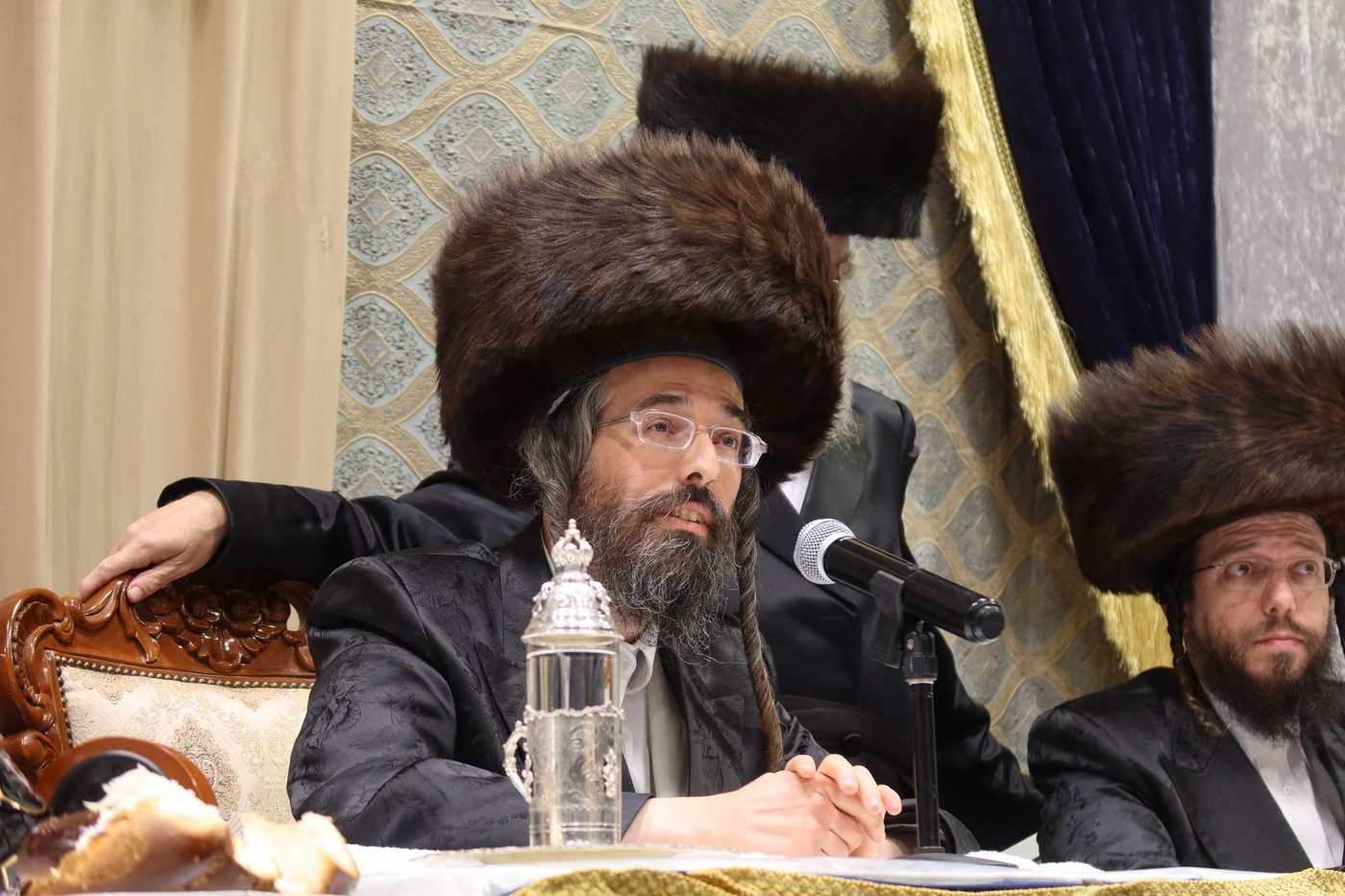 סוכות בחצר זוועהיל | צילום: שימי פ.