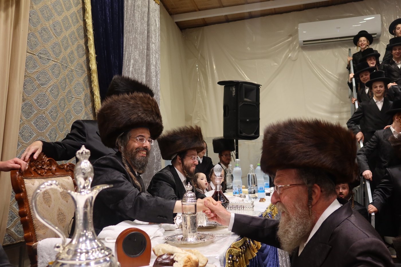 סוכות בחצר זוועהיל | צילום: שימי פ.