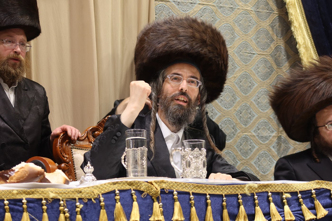 סוכות בחצר זוועהיל | צילום: שימי פ.