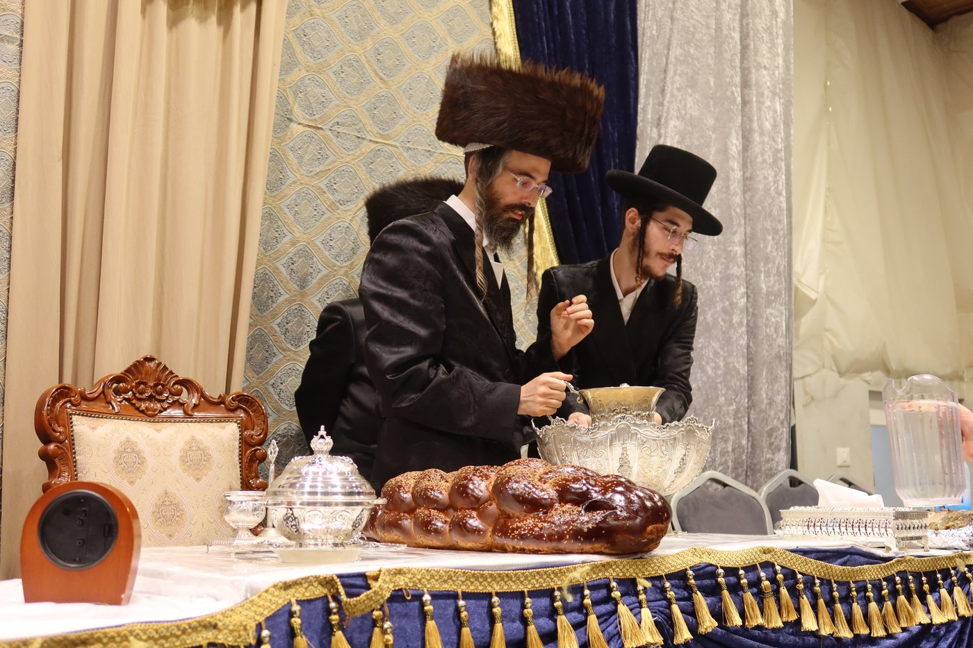 סוכות בחצר זוועהיל | צילום: שימי פ.