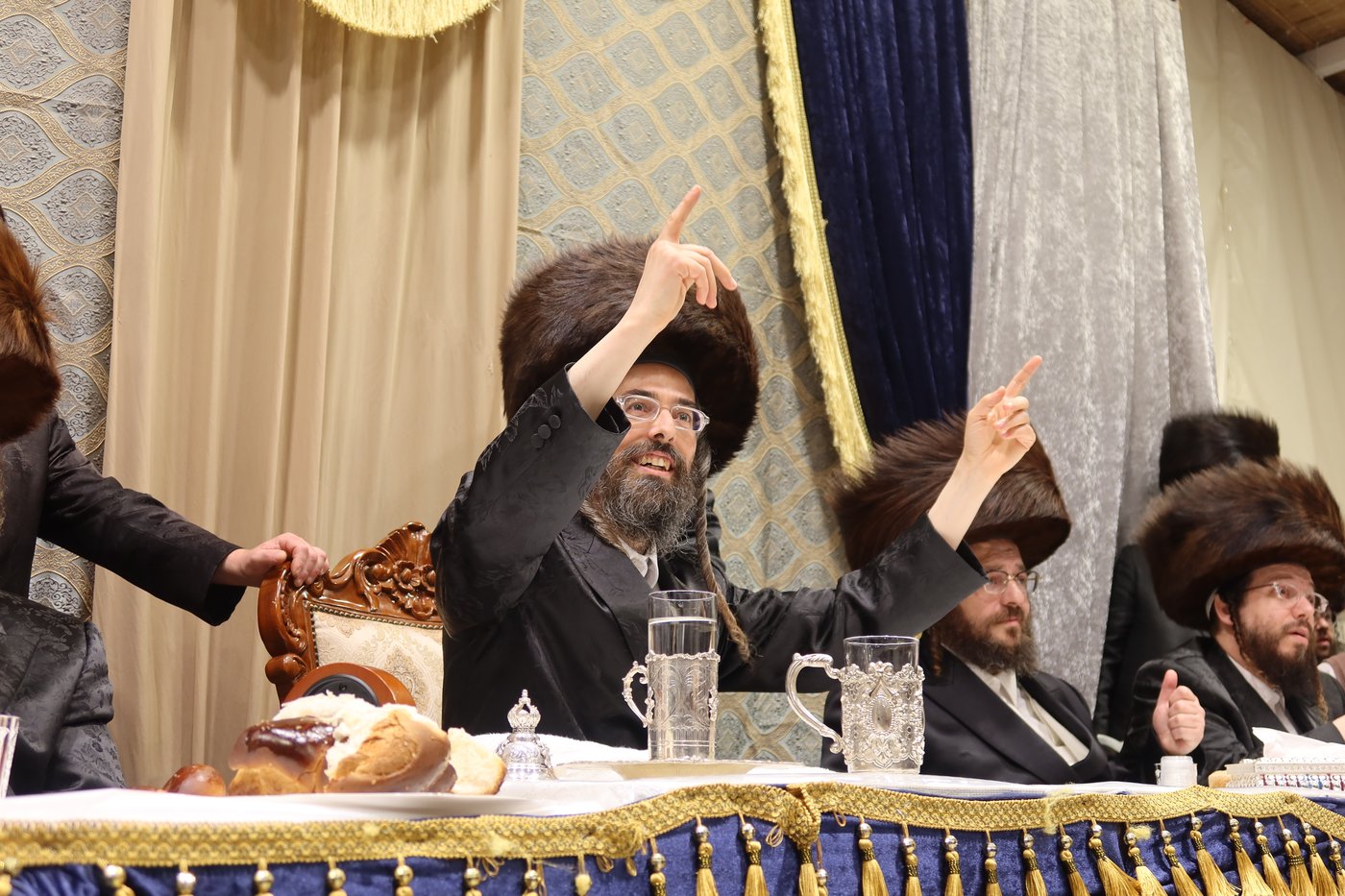 סוכות בחצר זוועהיל | צילום: שימי פ.