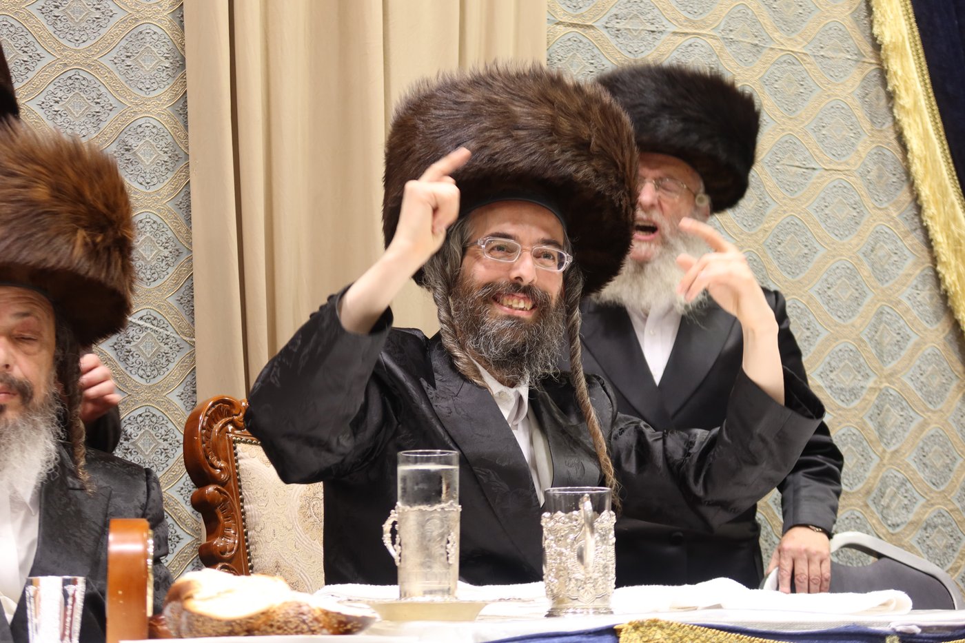 סוכות בחצר זוועהיל | צילום: שימי פ.